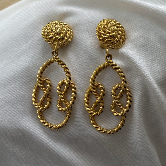 Golden tone rope look dangle Clip Earrings - Picture 4 of 5